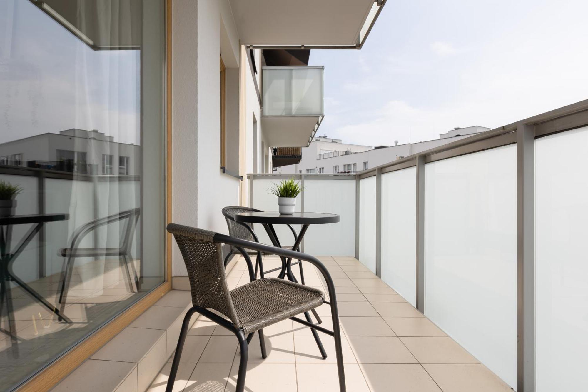 Metro Bielany Apartments By Noclegi Renters Варшава Экстерьер фото